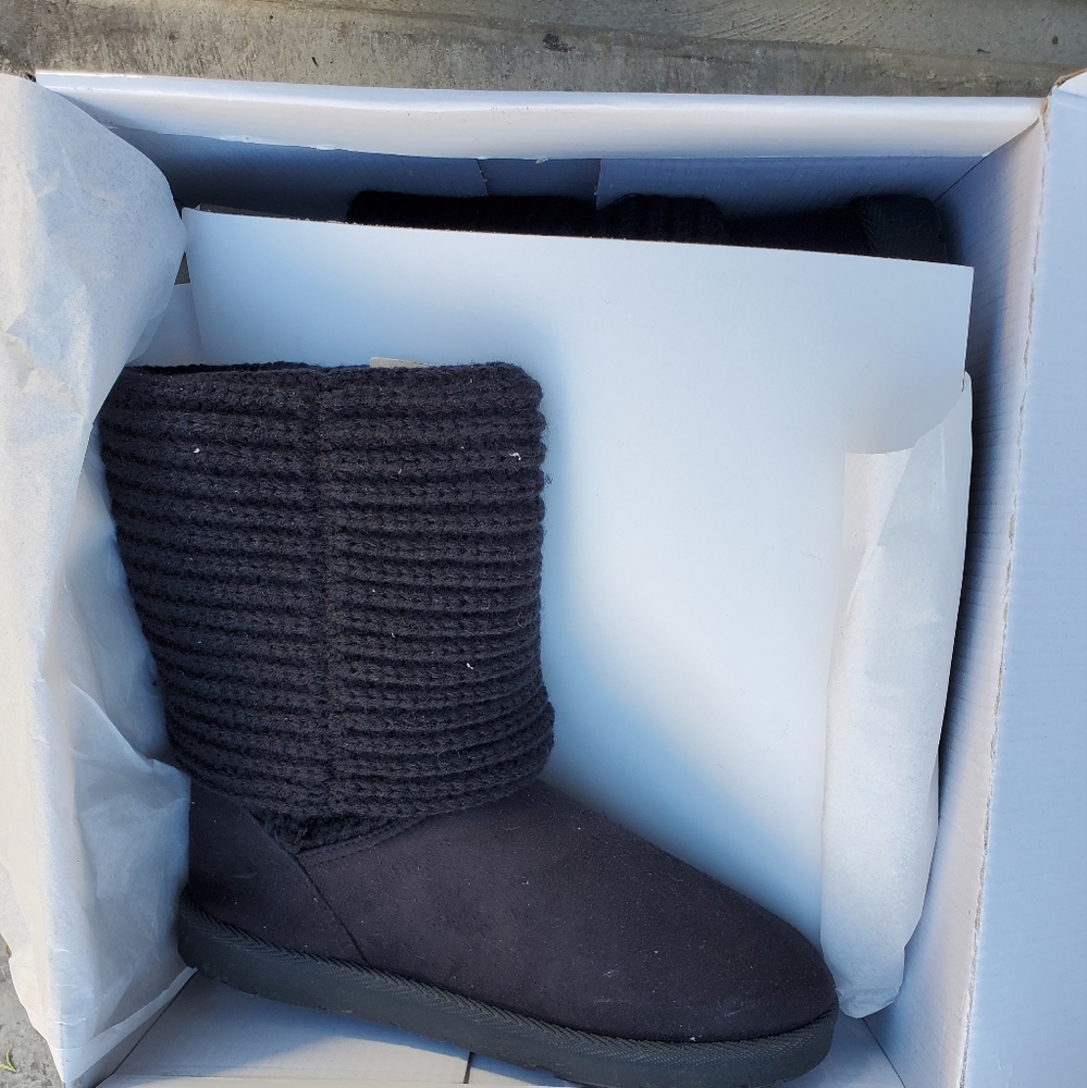 Olivia Miller Knit Boot Size 6